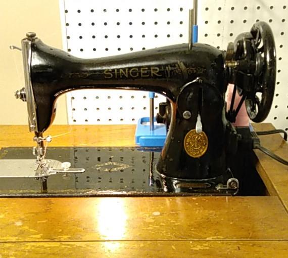 Singer Class 15 Sewing Machine Front